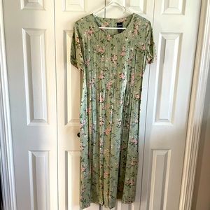 Ladies short sleeved dress